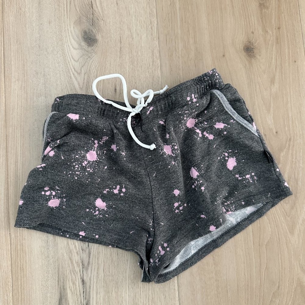 pixie lane grey with pink splatter shorts